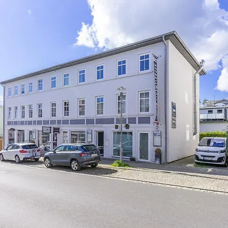 - 4 Im Appartementhaus Hafenriff
